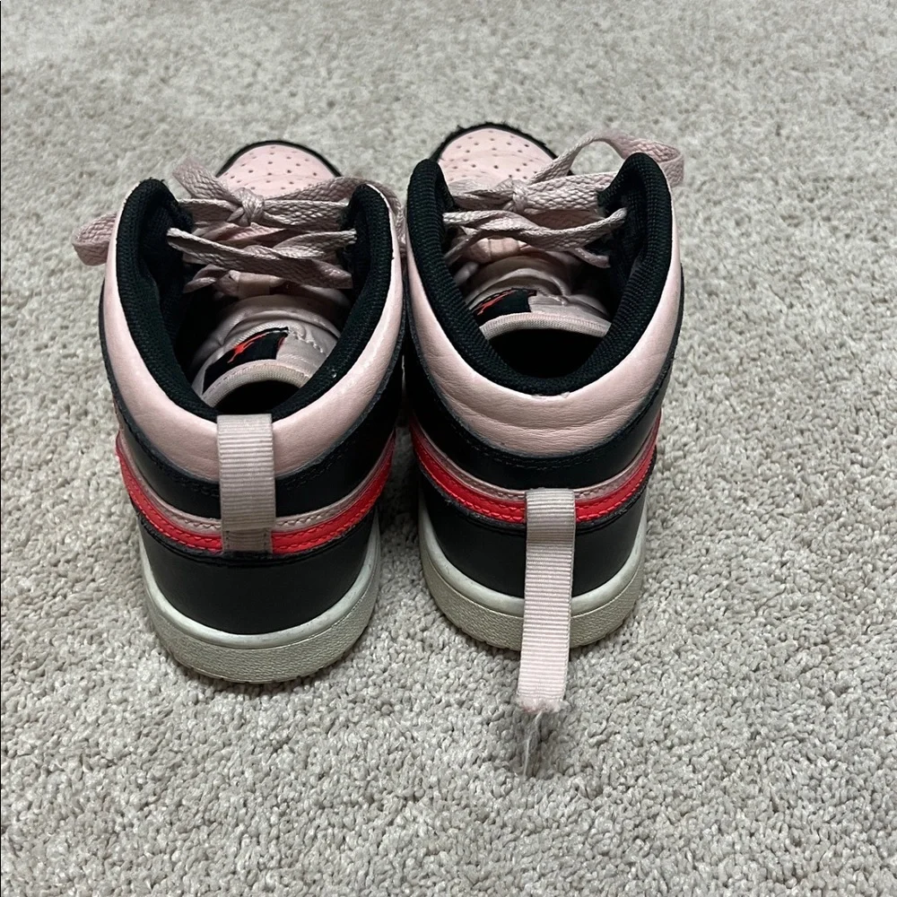 Nike Jordan 1 Mid Atmosohere